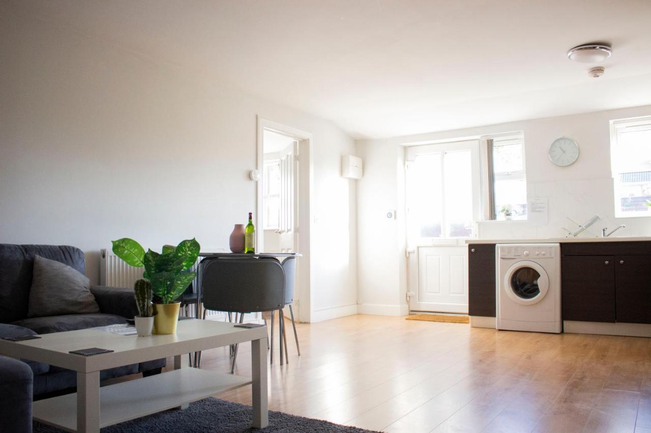 Large Ground Floor Pet Friendly 2 Bedroom Apartment With Free Parking Loughborough Eksteriør bilde